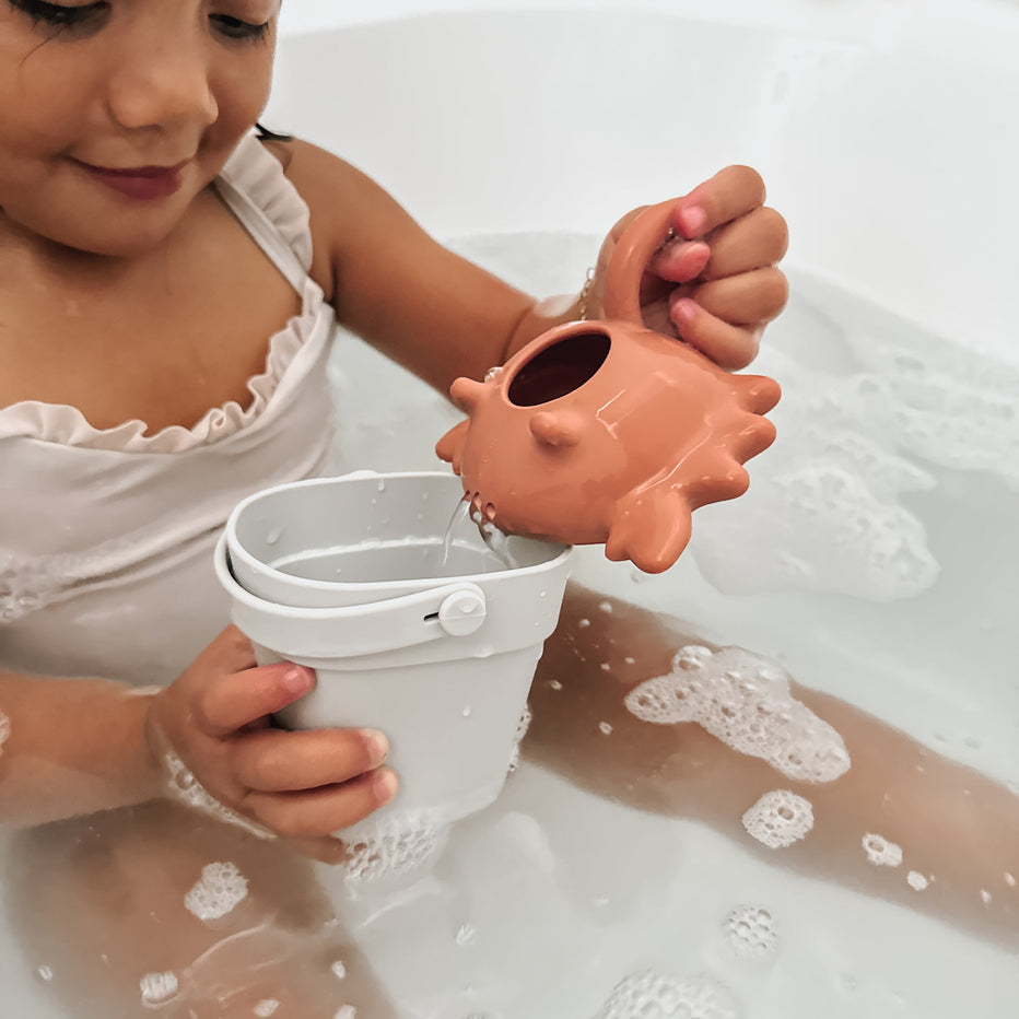 Scoop & Sprinkle Water Animals